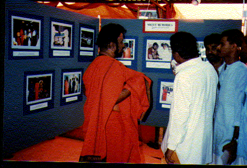 devotees2.gif (88213 bytes)